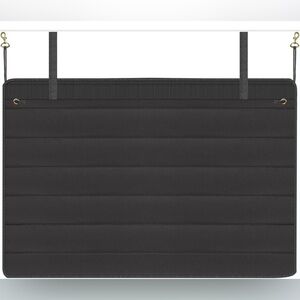 Universal protective mat for pets to prevent scratches in car trunks